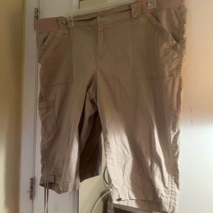 Gloria Vanderbilt Khaki Capris
